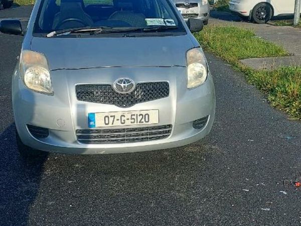 Toyota Yaris Hatchback, Petrol, 2006, Silver