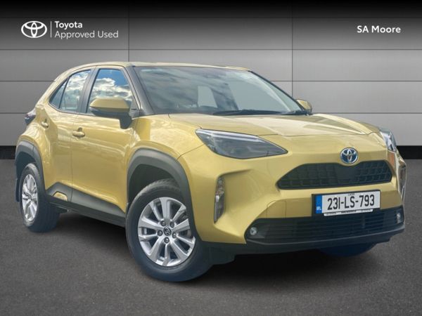 Toyota Yaris Cross Hatchback, Petrol Hybrid, 2023, Yellow