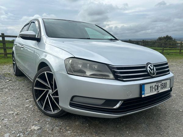 Volkswagen Passat Saloon, Diesel, 2011, Silver