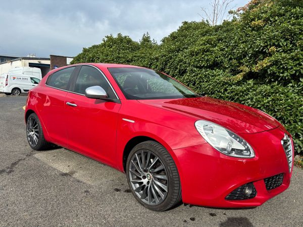 Alfa Romeo Giulietta Hatchback, Diesel, 2011, Red