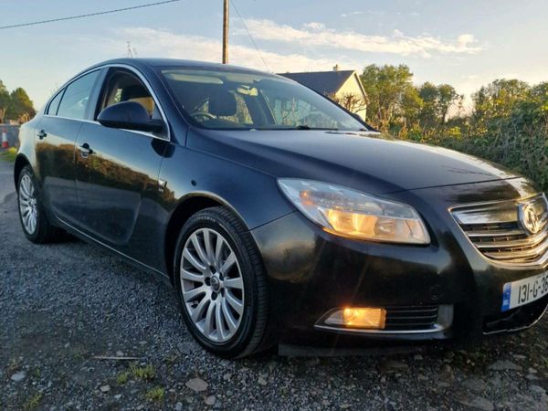 Vauxhall Insignia Hatchback, Diesel, 2013, Black