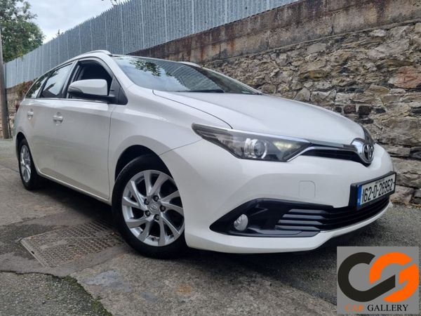 Toyota Auris Estate, Diesel, 2016, White