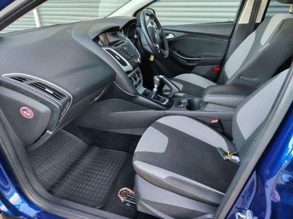 Ford Focus Hatchback, Petrol, 2014, Blue