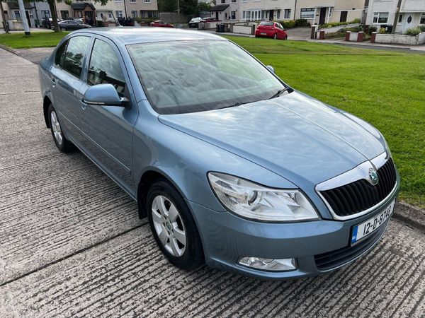 Skoda Octavia Saloon, Petrol, 2012, Grey