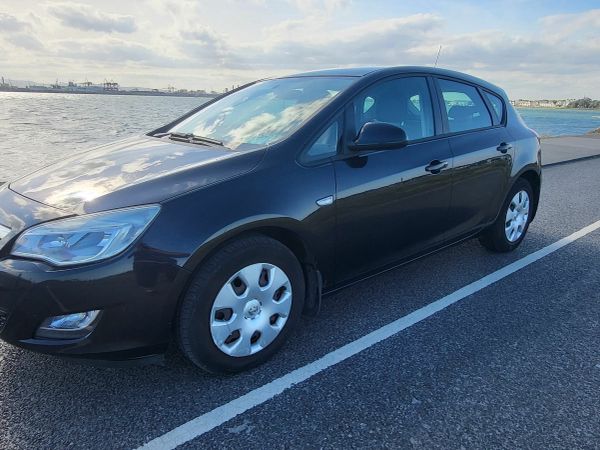 Vauxhall Astra Hatchback, Diesel, 2012, Black