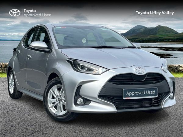 Toyota Yaris Hatchback, Petrol Hybrid, 2025, Silver