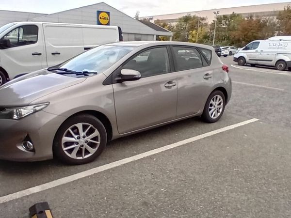 Toyota Auris Hatchback, Diesel, 2014, Bronze