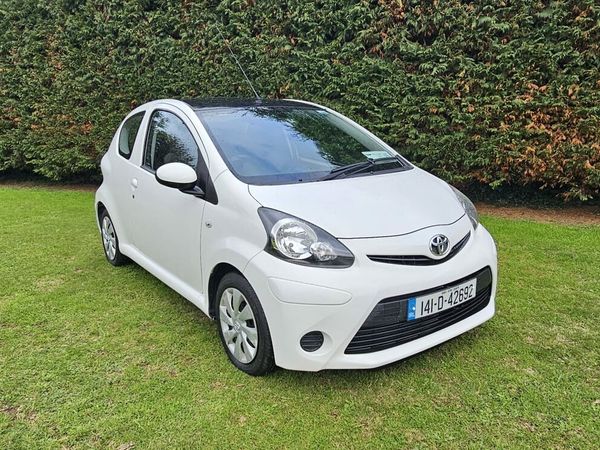 Toyota Aygo Hatchback, Petrol, 2014, White
