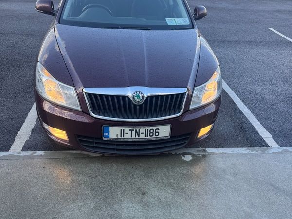 Skoda Octavia Hatchback, Petrol, 2011, Red