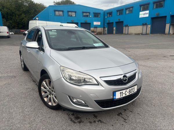 Opel Astra Hatchback, Diesel, 2011, Silver