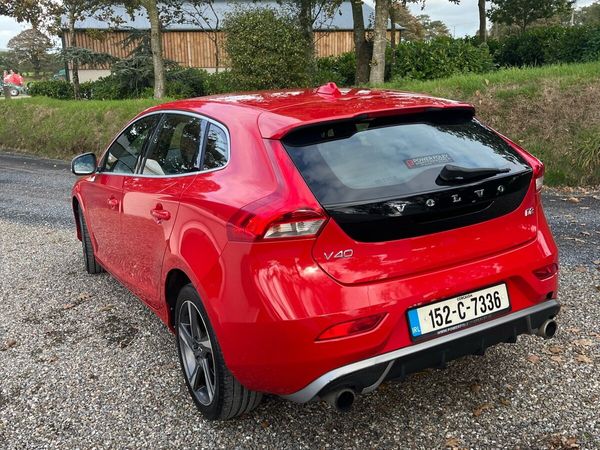 Volvo V40 Hatchback, Diesel, 2015, Red