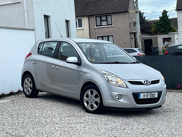 Hyundai i20 Hatchback, Petrol, 2011, Silver