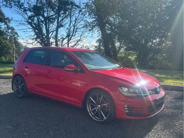 Volkswagen Golf Hatchback, Diesel, 2015, Red