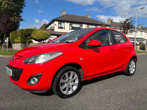 Mazda Mazda2 Hatchback, Petrol, 2011, Red