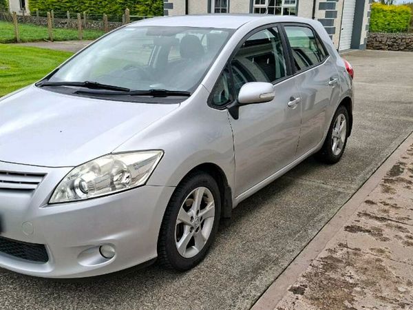 Toyota Auris Hatchback, Diesel, 2011, Silver
