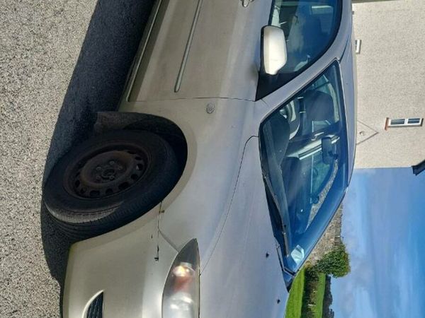 Mazda Mazda3 Saloon, Petrol, 2005, Silver