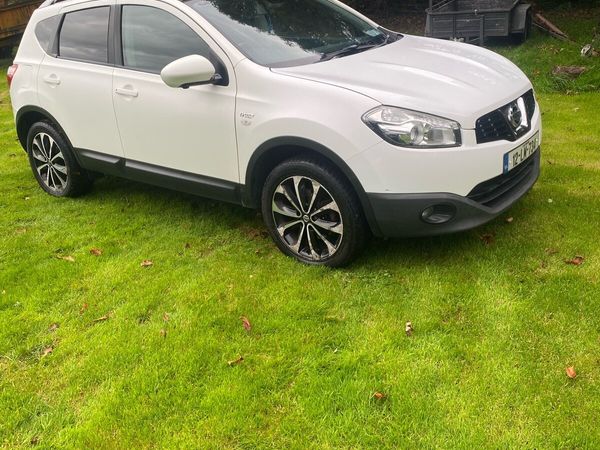 Nissan Qashqai Hatchback, Diesel, 2012, White