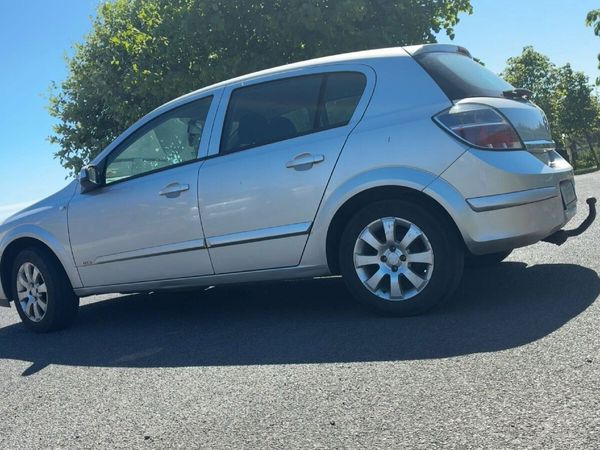 Opel Astra Hatchback, Petrol, 2008, Silver