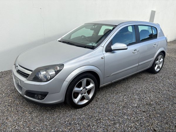 Opel Astra Hatchback, Petrol, 2005, Silver