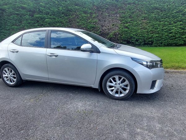Toyota Corolla Saloon, Petrol, 2015, Silver