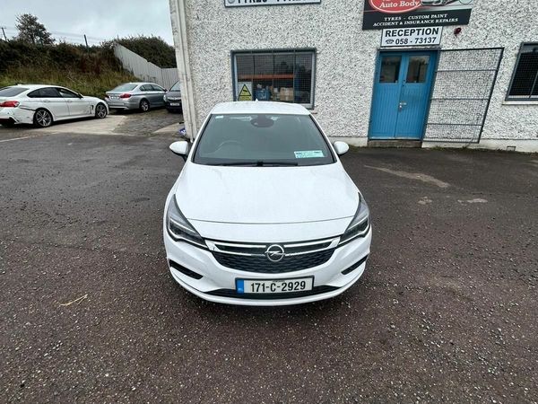 Opel Astra Hatchback, Diesel, 2017, White