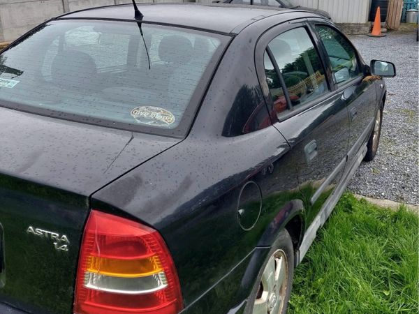 Opel Astra Saloon, Petrol, 2002, Black