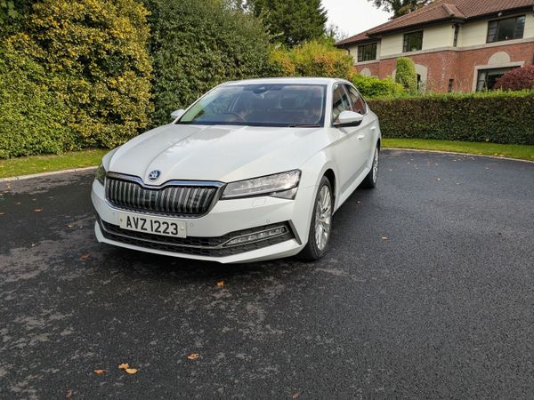 Skoda Superb Hatchback, Petrol Hybrid, 2021, White