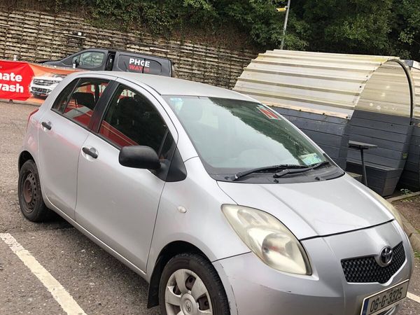 Toyota Yaris Hatchback, Petrol, 2006, Silver