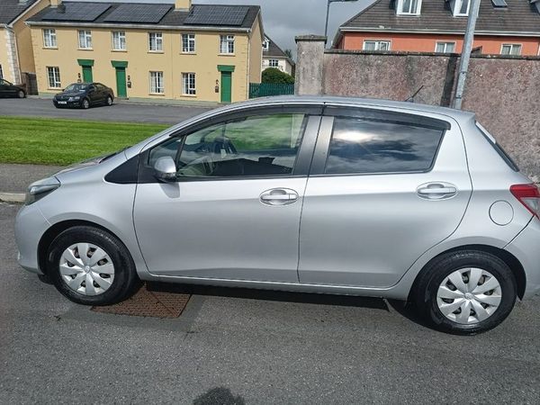 Toyota Vitz Hatchback, Petrol, 2014, Silver
