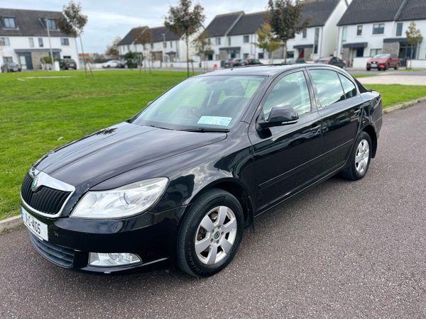 Skoda Octavia Hatchback, Petrol, 2011, Black