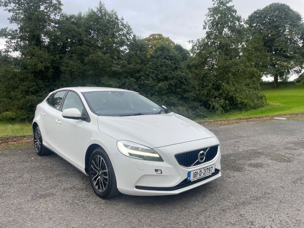 Volvo V40 Hatchback, Diesel, 2018, White