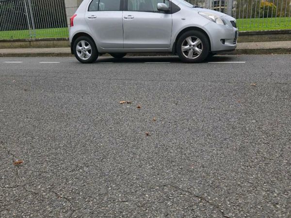 Toyota Yaris Hatchback, Petrol, 2009, Silver