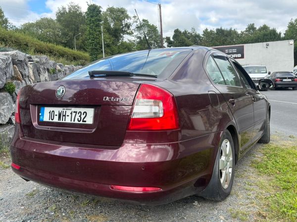 Skoda Octavia Hatchback, Diesel, 2010, Red