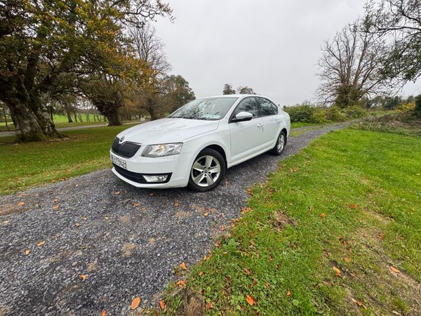 Skoda Octavia Hatchback, Diesel, 2016, White