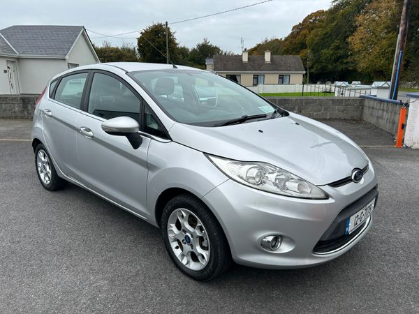 Ford Fiesta Hatchback, Petrol, 2012, Silver