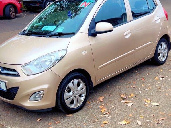 Hyundai i10 Hatchback, Petrol, 2011, Gold