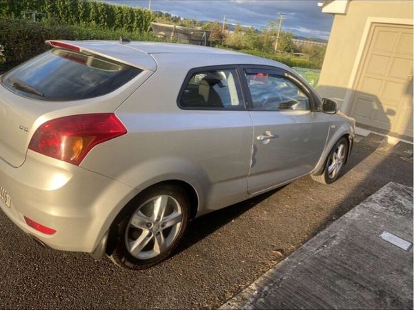 Kia Ceed Hatchback, Diesel, 2010, Silver