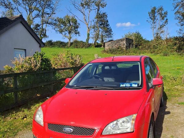 Ford Focus Hatchback, Petrol, 2008, Red