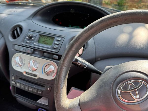 Toyota Yaris Hatchback, Petrol, 2004, Black