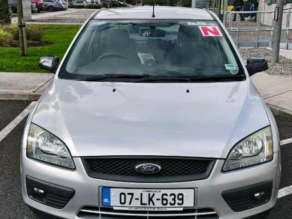 Ford Focus Saloon, Petrol, 2007, Silver