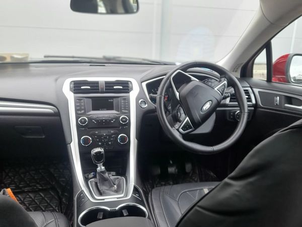 Ford Mondeo Hatchback, Diesel, 2018, Red