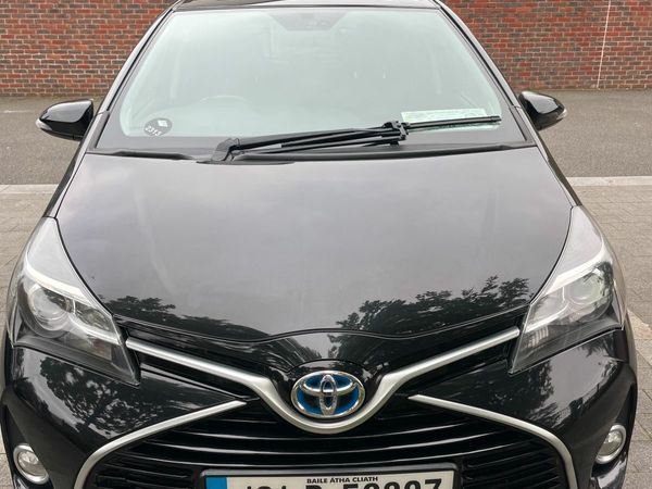 Toyota Yaris Hatchback, Petrol Hybrid, 2016, Black