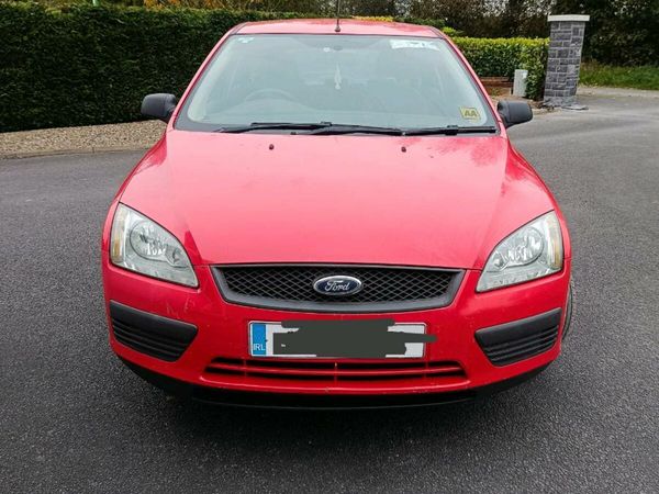 Ford Focus Hatchback, Petrol, 2006, Red
