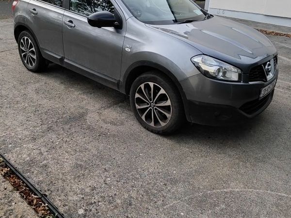 Nissan Qashqai Hatchback, Diesel, 2013, Grey