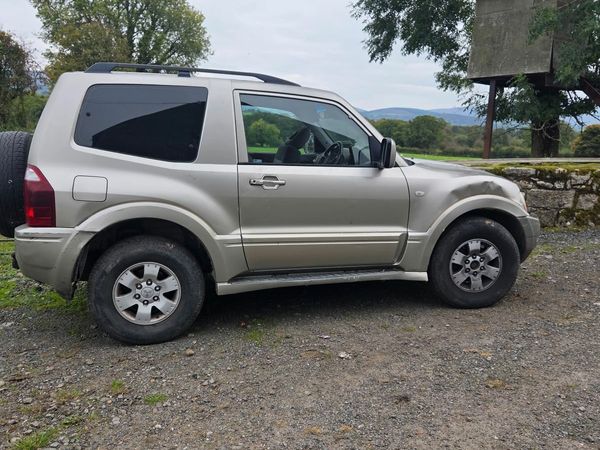 Mitsubishi Pajero SUV, Diesel, 2005, Beige