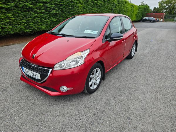 Peugeot 208 Hatchback, Petrol, 2015, Red