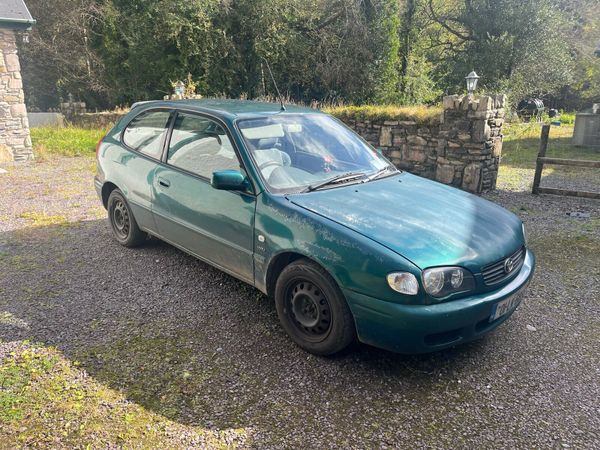 Toyota Corolla Hatchback, Petrol, 2001, Green