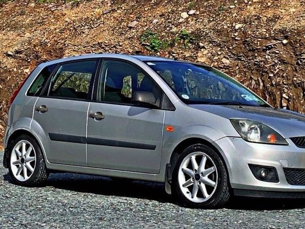Ford Fiesta Hatchback, Petrol, 2006, Silver