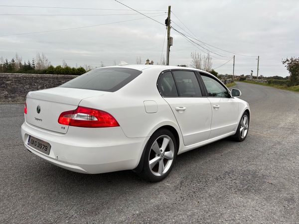Skoda Superb Hatchback, Diesel, 2013, White