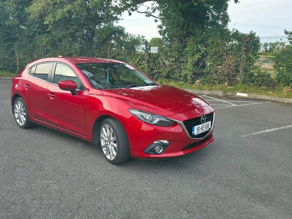 Mazda Mazda3 Hatchback, Diesel, 2015, Red